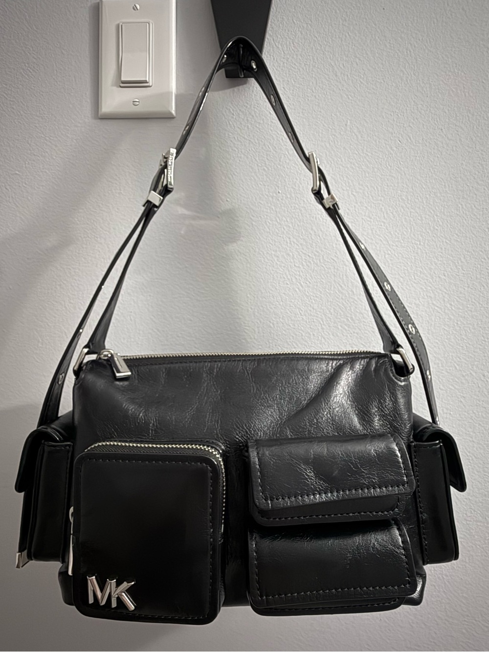 Michael Kors Dakota Medium Pocket Shoulder Bag
